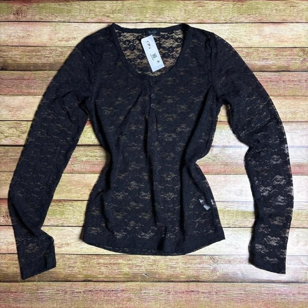 NWT‎ John Galt lace long sleeve top with button-up front. 552